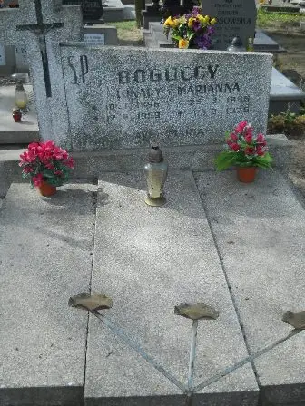 Zdjęcie grobu 27/371,372