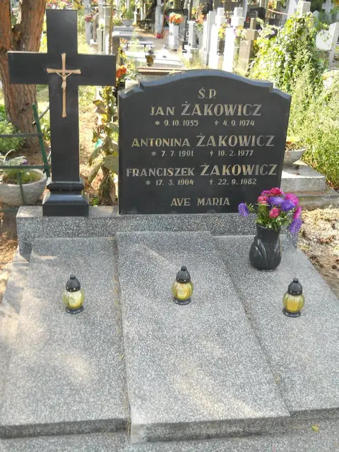 Zdjęcie grobu 18 przy ganku/6814/77