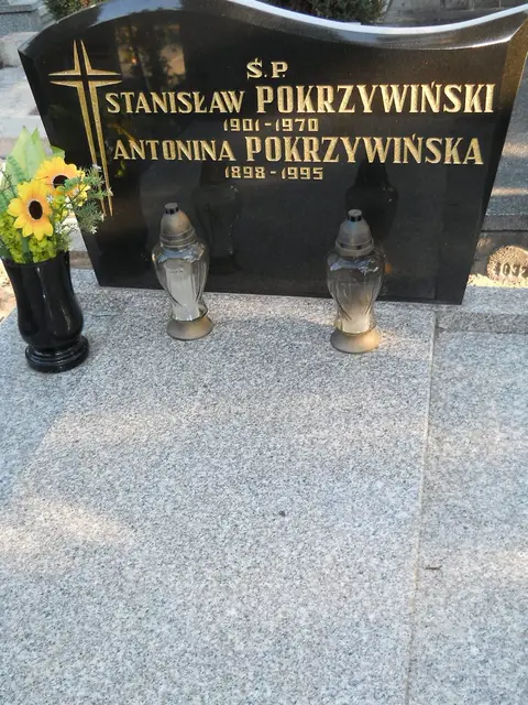 Zdjęcie grobu za siostrami/8182/95