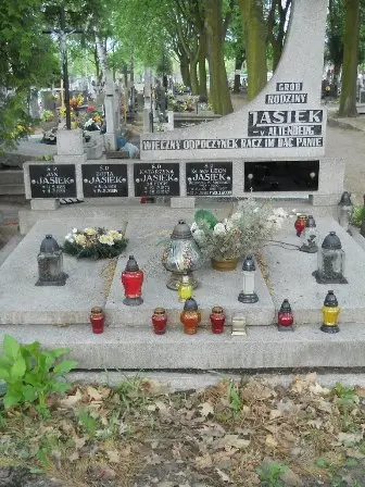 Zdjęcie grobu H/205,206,207