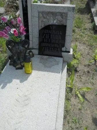 Zdjęcie grobu 25/26