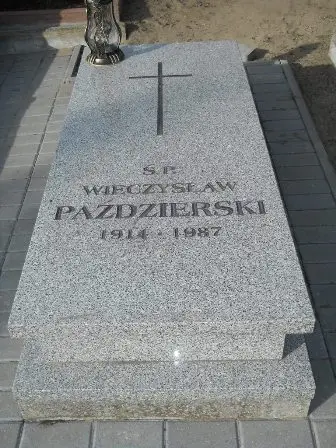 Zdjęcie grobu Krzyż.
