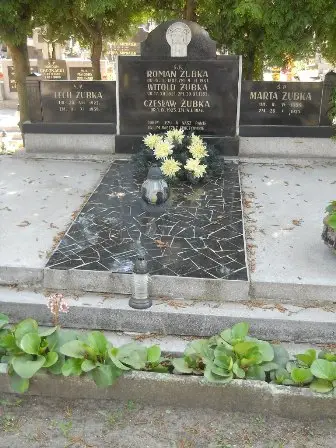 Zdjęcie grobu J/42,43, 44