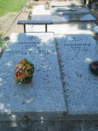 Zdjęcie grobu C/97,98