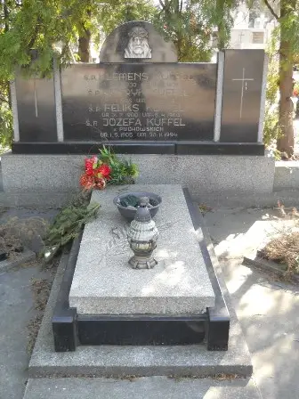 Zdjęcie grobu Krzyżowy/8,9,10
