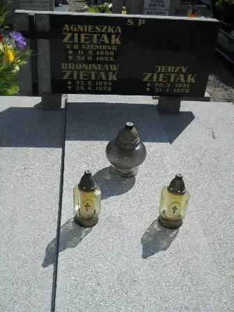 Zdjęcie grobu 25/325,326