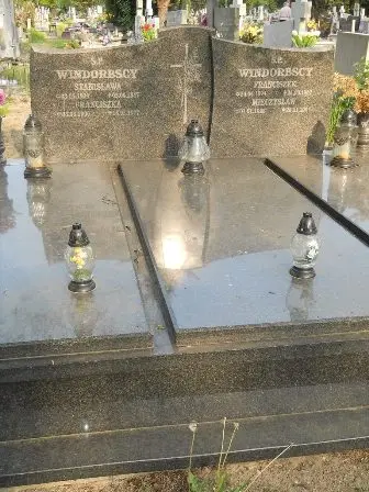Zdjęcie grobu B/77,78,79