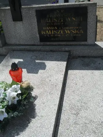 Zdjęcie grobu 25/27,28